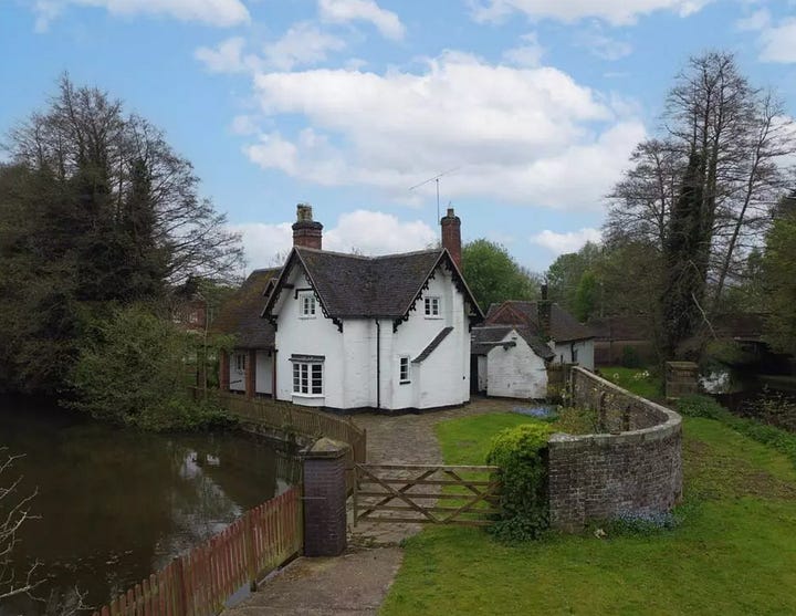 Pool Cottage - Weston, Staffordshire