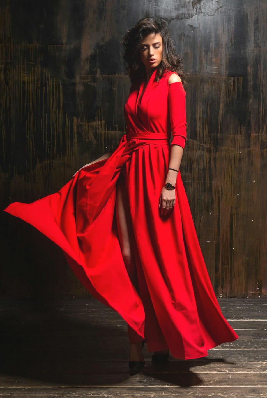woman wearing red 3/4-sleeved dress