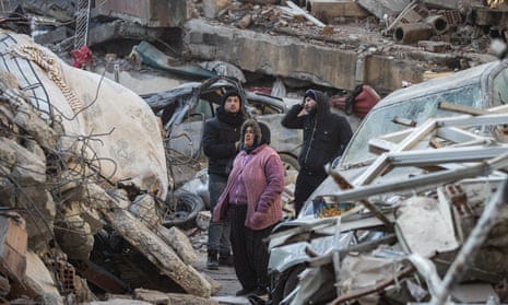 People wait for news of their loved ones in Hatay.