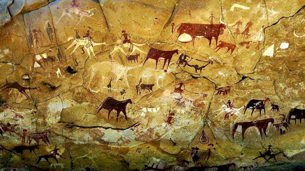 Chad&#39;s ancient Ennedi cave paintings defaced - BBC News