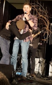 Inappropriate fangirl behavior, Tim! Tho understandable... Inappropriate fangirl behavior, Tim! Tho understandable...