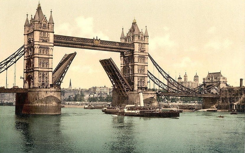Drawbridge, view of Tower of London and River Thames