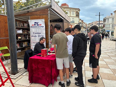 Firmando libros en Vélez-Málaga