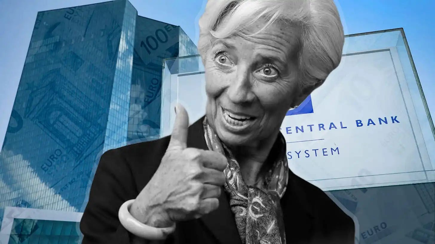 Christine Lagarde levantando el dedo pulgar delante del Banco Central Europeo