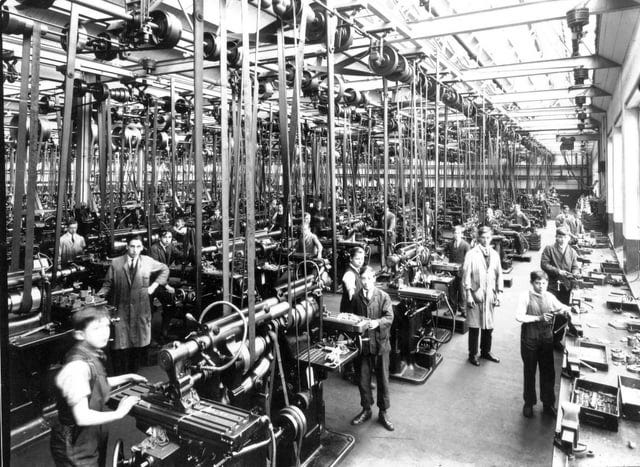 r/OSHA - A machine shop in Massachusetts, early 1900's.