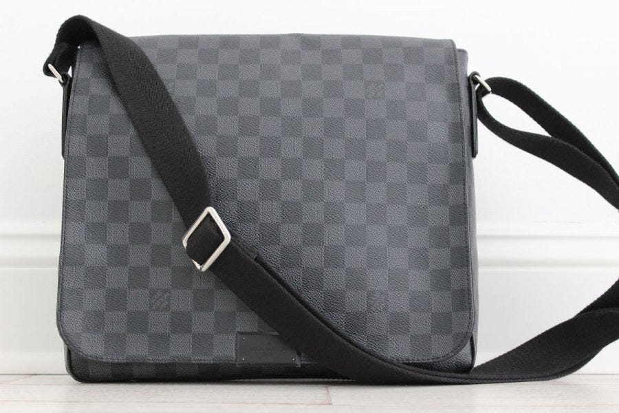 Louis Vuitton District Messenger Bag 2019 hottest holiday luxury gift travel ideas Louis Vuitton District Messenger Bag 2019 hottest holiday luxury gift travel ideas