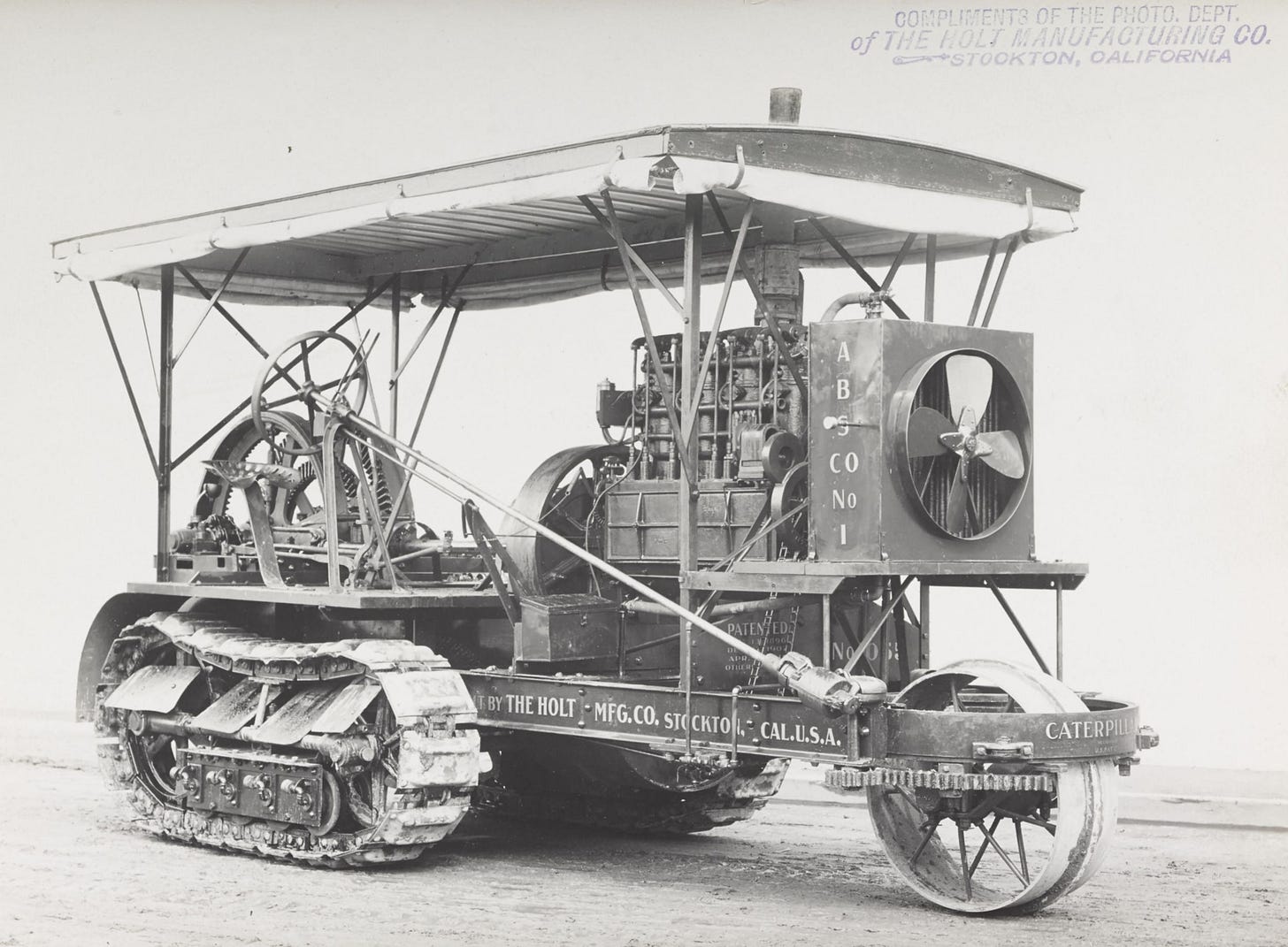 Holt Caterpillar track-type tractor in 1909