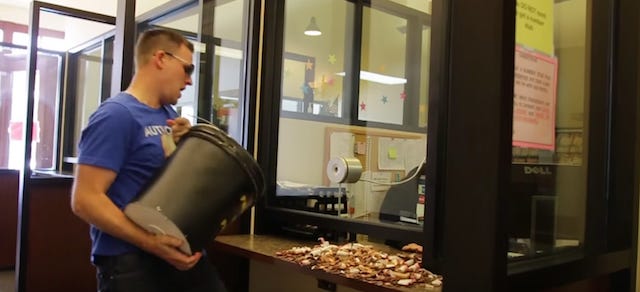 This guy paid his $212 speeding fine entirely in pennies - JOE.co.uk This guy paid his $212 speeding fine entirely in pennies - JOE.co.uk