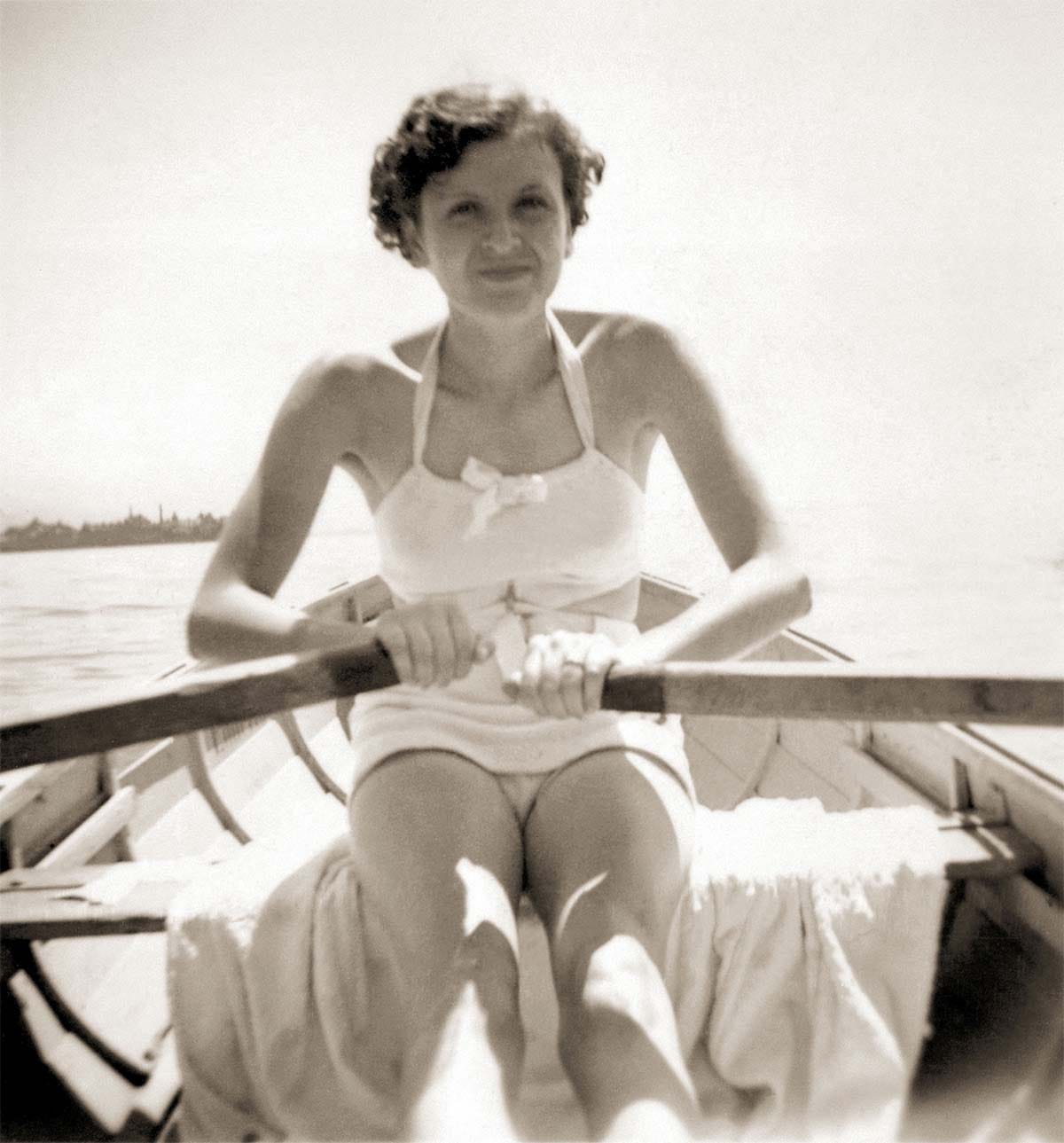 Eva Braun met Hitler in Munich at age 17, working as an assistant and model for his personal photographer Heinrich Hoffmann. Eva Braun met Hitler in Munich at age 17, working as an assistant and model for his personal photographer Heinrich Hoffmann.