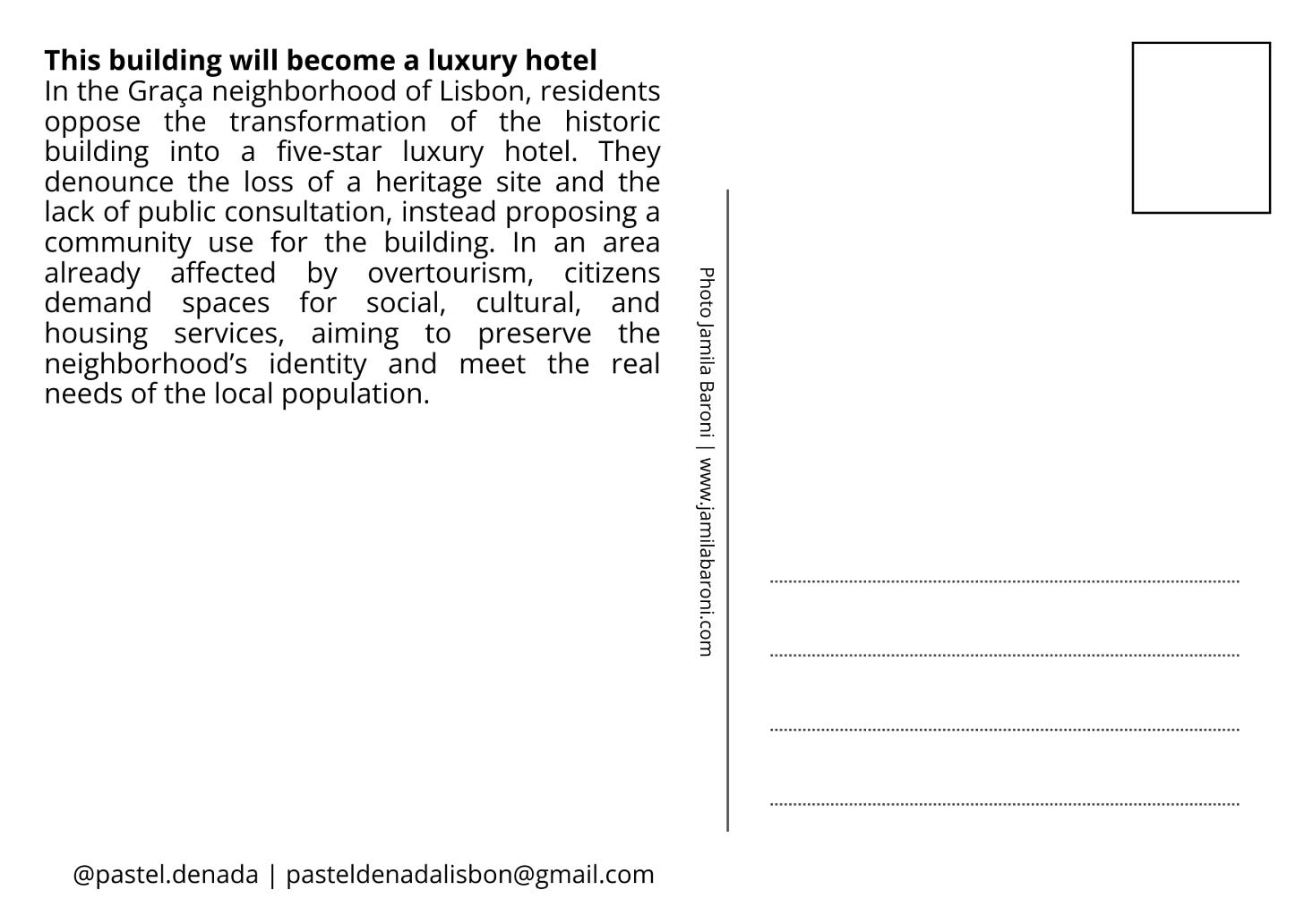 Retro di una cartolina in bianco e nero che presenta un testo informativo sulla sinistra e lo spazio per l'indirizzo e il francobollo sulla destra. Il testo descrive l'opposizione dei residenti alla trasformazione di un edificio storico nel quartiere Graça di Lisbona in un hotel di lusso. Lungo la linea divisoria centrale è riportato il credito fotografico 'Photo Jamila Baroni | www.jamilabaroni.com'. I