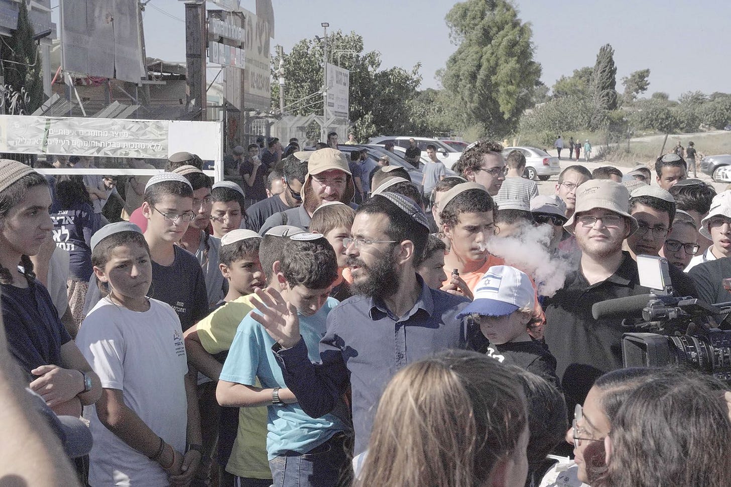 Eliezer Sharbaf speaks to the settler activists in the staging area. (Photo by Natan Odenheimer)