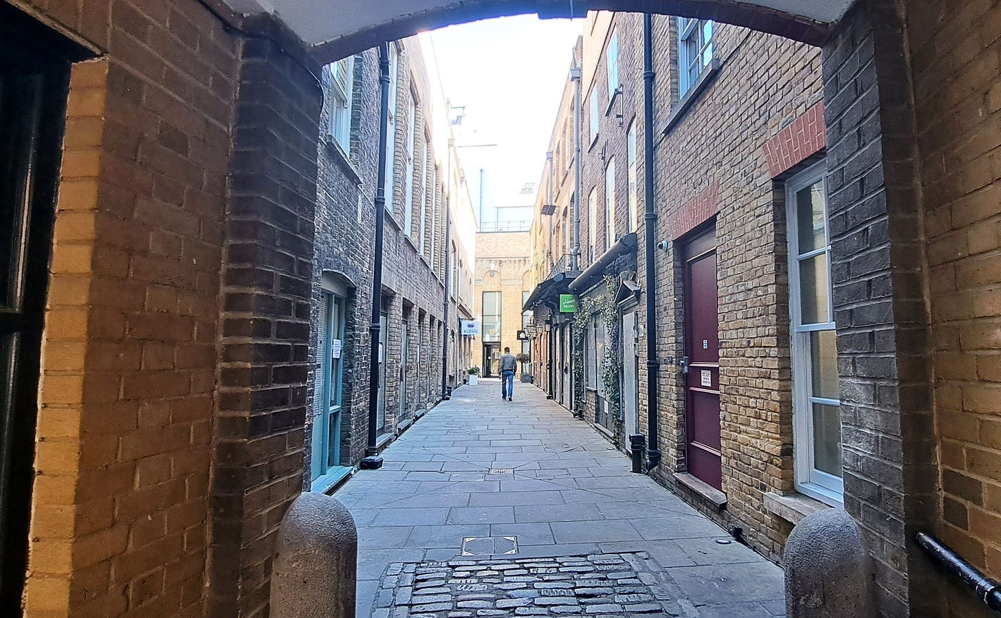 Alleyway behind 23 and 25 Brook Street Mayfair