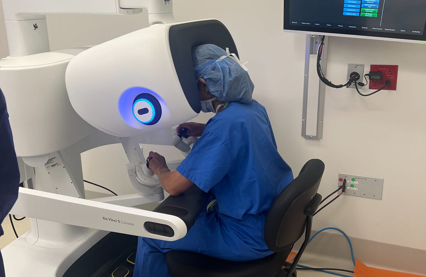 HUMC is one of 1st hospitals in world to debut da Vinci 5 surgical robot |  ROI-NJ
