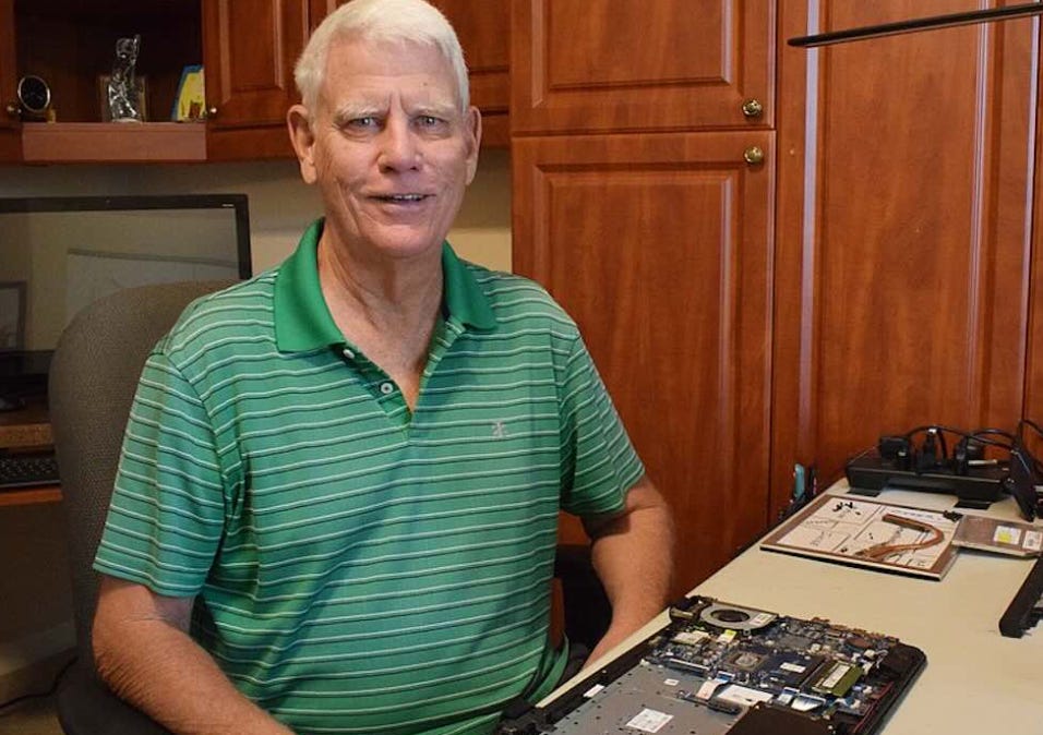 De gérant de supérette à « fée de la technologie » : le parcours solidaire de Craig Clark De gérant de supérette à « fée de la technologie » : le parcours solidaire de Craig Clark