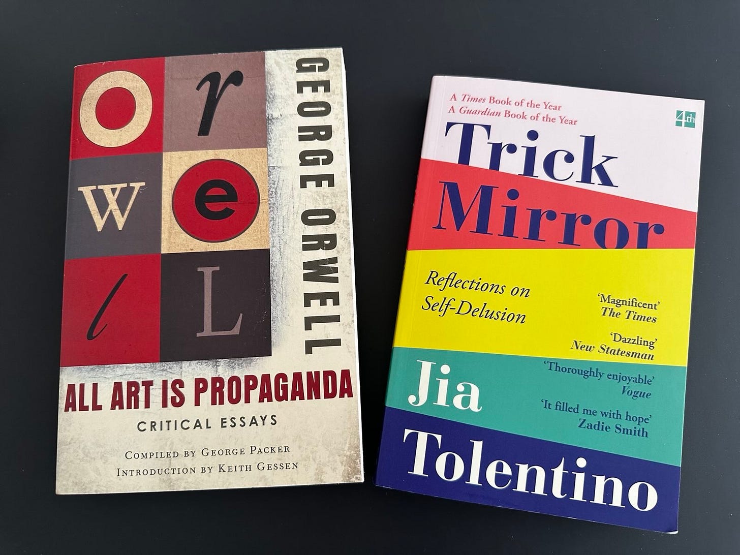 Zwei Bücher: All Art is Propaganda by Orwell und Trick Mirror von Jia Tolentino