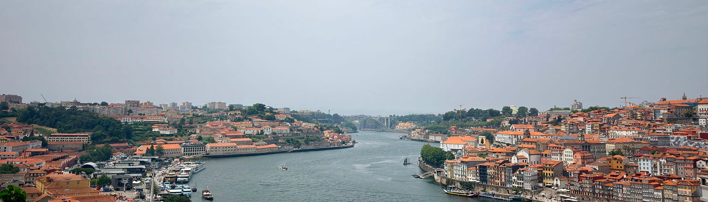Left: vila nova de gaia, Right: porto Left: vila nova de gaia, Right: porto