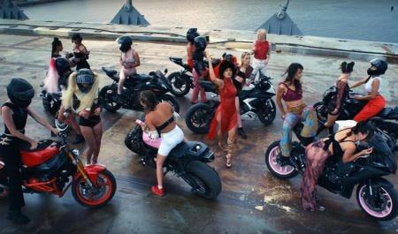 Arranca el Motomami World Tour, la gira más motera de Rosalía