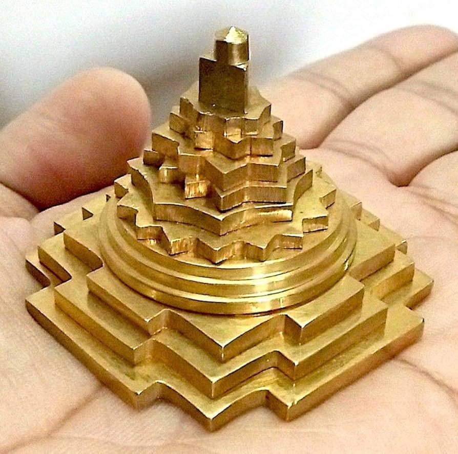 Amazon.com : AWAKEN YOUR KUNDALINI Sri Yantra, Meru Yantra, Sri Chakra in  Brass Size 2" Inch - Spiritual Powers, Vaastu Dosh, Prosperity - 3D : Home  & Kitchen