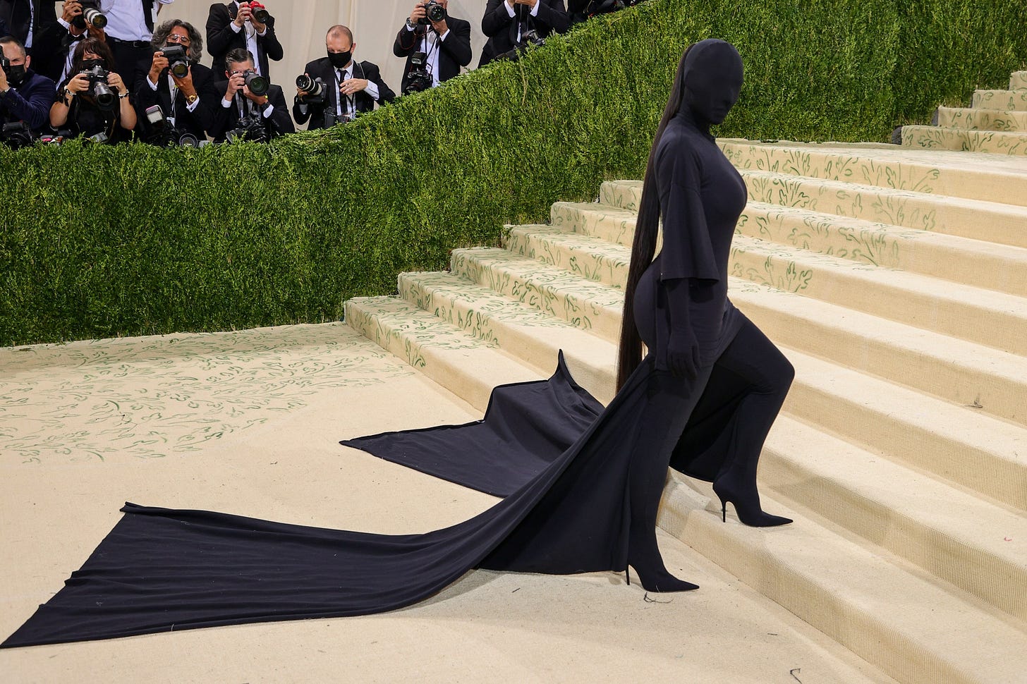 Kim Kardashian&#39;s Met Gala Look Rewrote the Red Carpet&#39;s Rules | Vogue