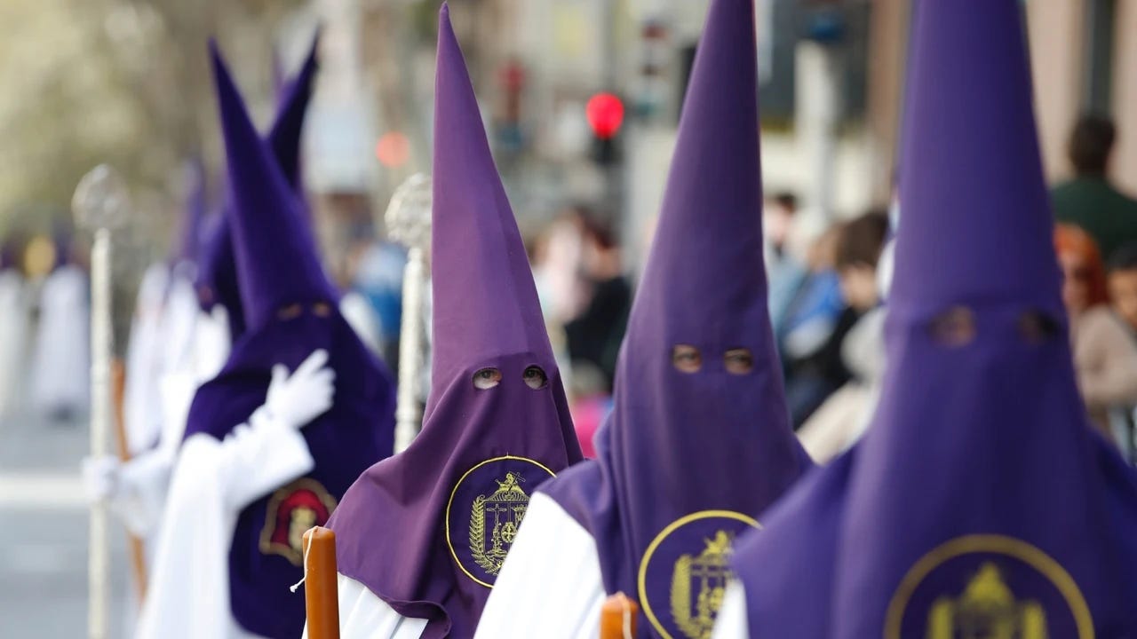 Cuál es el origen del capirote que llevan los nazarenos en Semana Santa