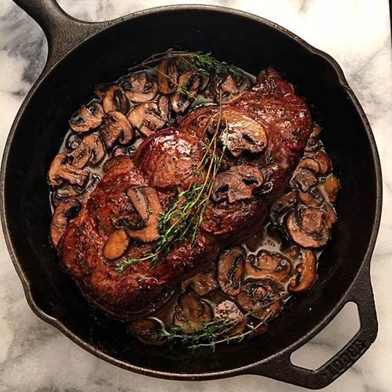 Pan Seared Roast With Cremini Mushrooms And Red Onions Pan Seared Roast With Cremini Mushrooms And Red Onions