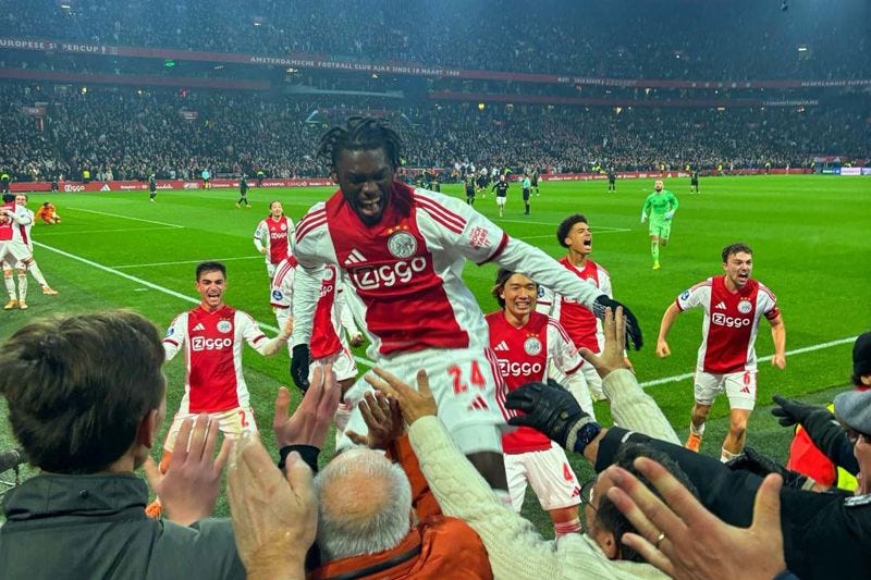 Foto Mokio van Ajaxsupporter Michiel gaat viraal: 'Was lucky shot!' Foto Mokio van Ajaxsupporter Michiel gaat viraal: 'Was lucky shot!'