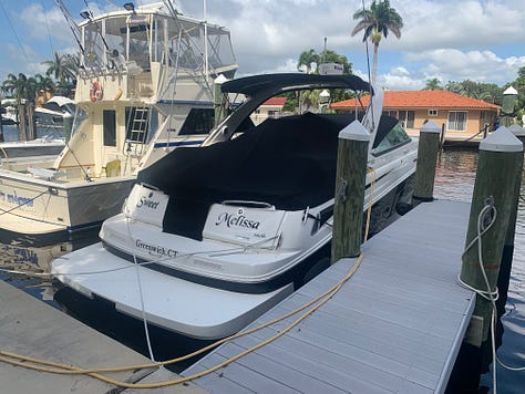 Camouflaged mounting of outboard engines