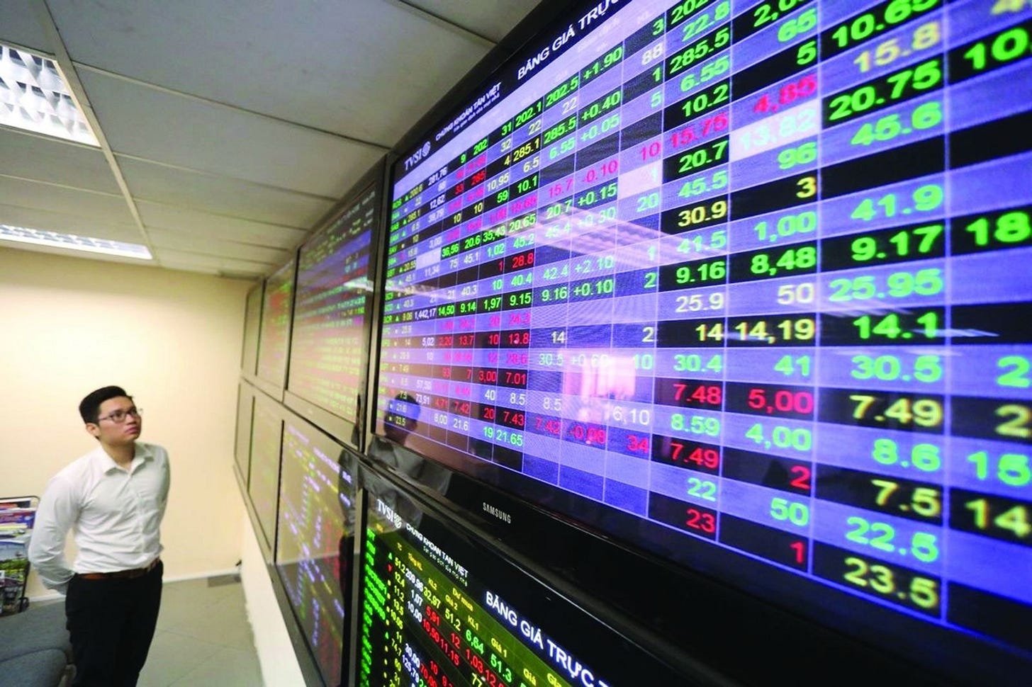 Đầu tư công nghệ và chạy đua tăng vốn sẽ hỗ trợ các CTCK tăng lợi thế cạnh tranh đón thị trường nâng hạng. (Ảnh minh họa: Itn) Đầu tư công nghệ và chạy đua tăng vốn sẽ hỗ trợ các CTCK tăng lợi thế cạnh tranh đón thị trường nâng hạng. (Ảnh minh họa: Itn)