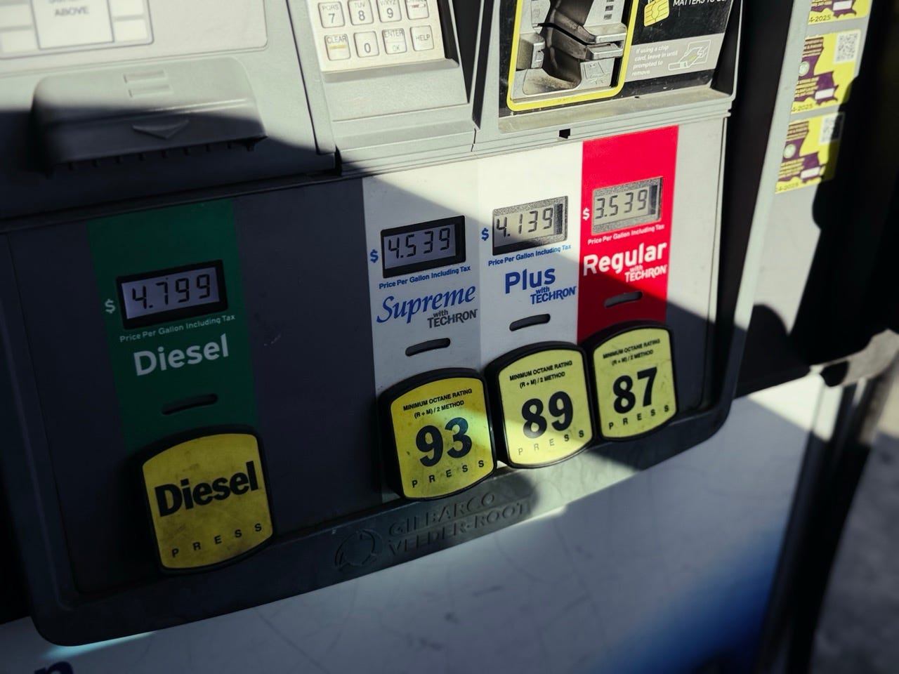 3,539 dollars le gallon de regular, le jeudi 19 mars 2026 à Lafayette, Louisiane. 3,539 dollars le gallon de regular, le jeudi 19 mars 2026 à Lafayette, Louisiane.