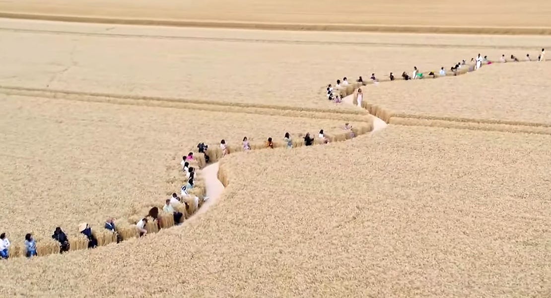 Jacquemus Runway Show S/S 2021: An Ode To &quot;L&#39;Amour&quot; Set In An Immense Wheat  Field - Gals and the City