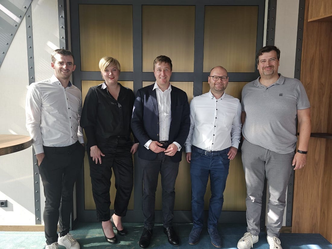 Afbeelding met kleding, persoon, glimlach, Menselijk gezicht

Door AI gegenereerde inhoud is mogelijk onjuist.