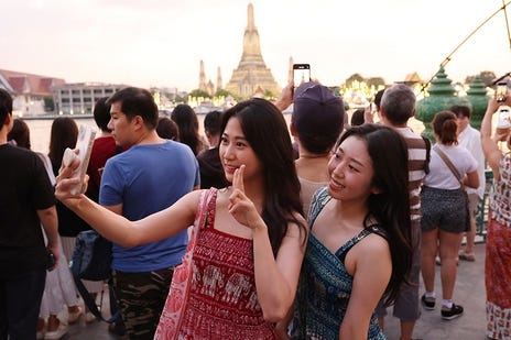 chinesetourists24.jpg