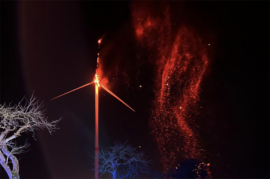 Firefighters cordoned off the turbine before the fire burnt out (pic credit: Feuerwehr Losheim am See)