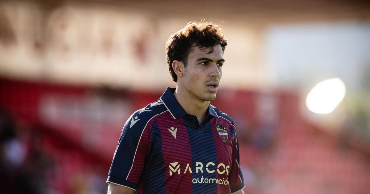 Manu Sánchez, primer apercibido de la temporada para el Levante UD