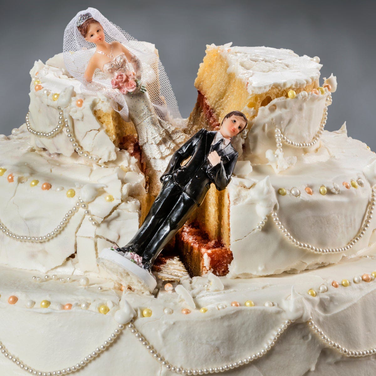 Bride asks for divorce a day after wedding due to groom's cake prank | The  Independent