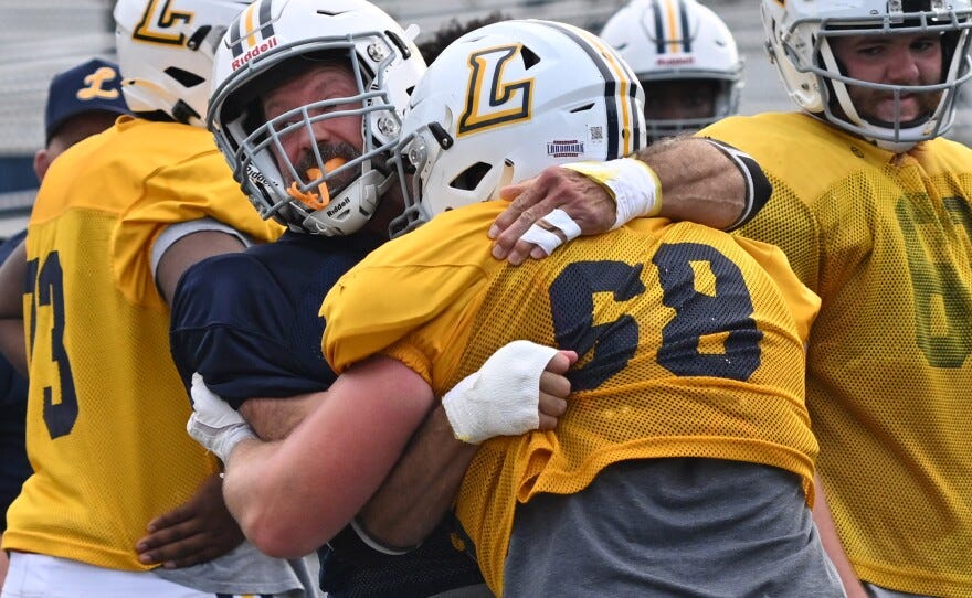 Tackling his dream: 58-year-old freshman joins Lycoming College football  team, inspires teammates