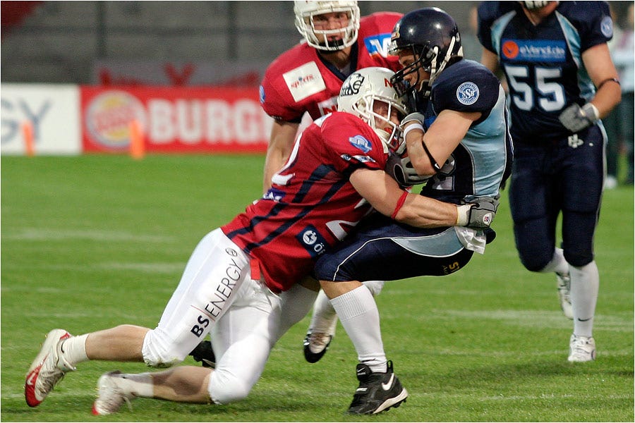 Tackle Foto & Bild | sport, ballsport, american football Bilder auf ...