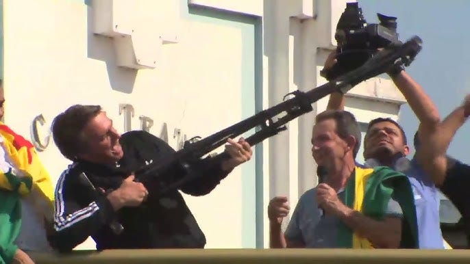 No Acre, Bolsonaro fala em 'fuzilar a petralhada' e enviá-los à Venezuela -  1º.set.2018