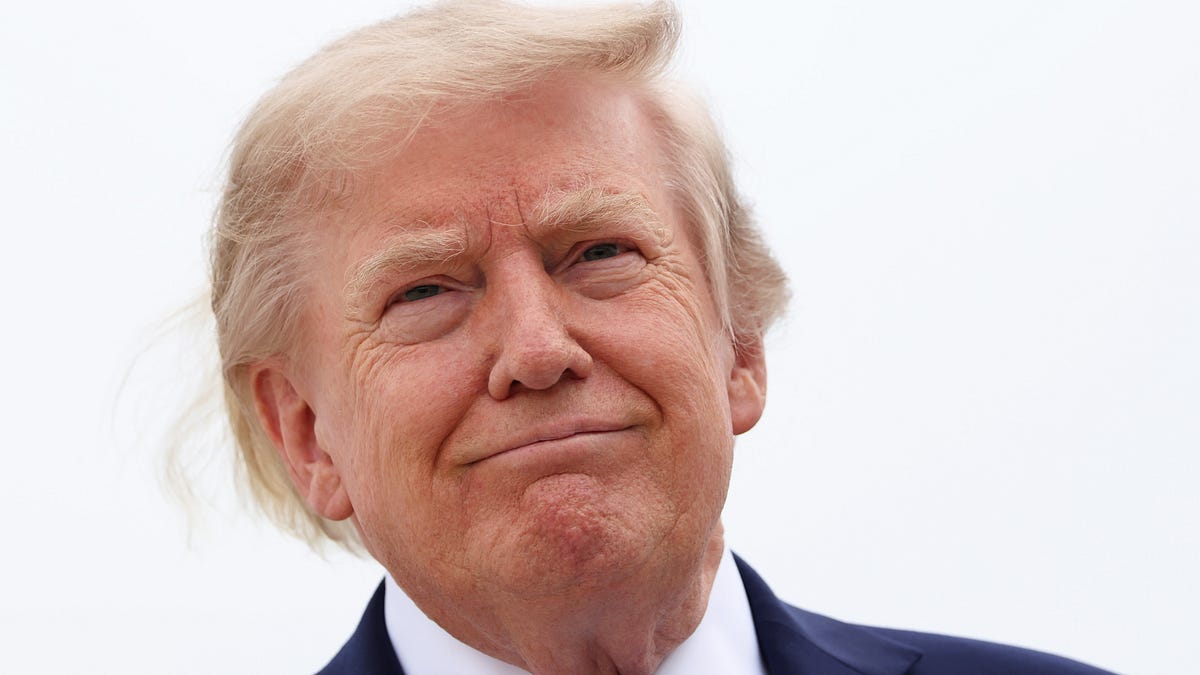 💰 A Bank Closed Trump Accounts for ‘Anti-Money Laundering Reasons.' So Now He's Giving Himself… a Bank?