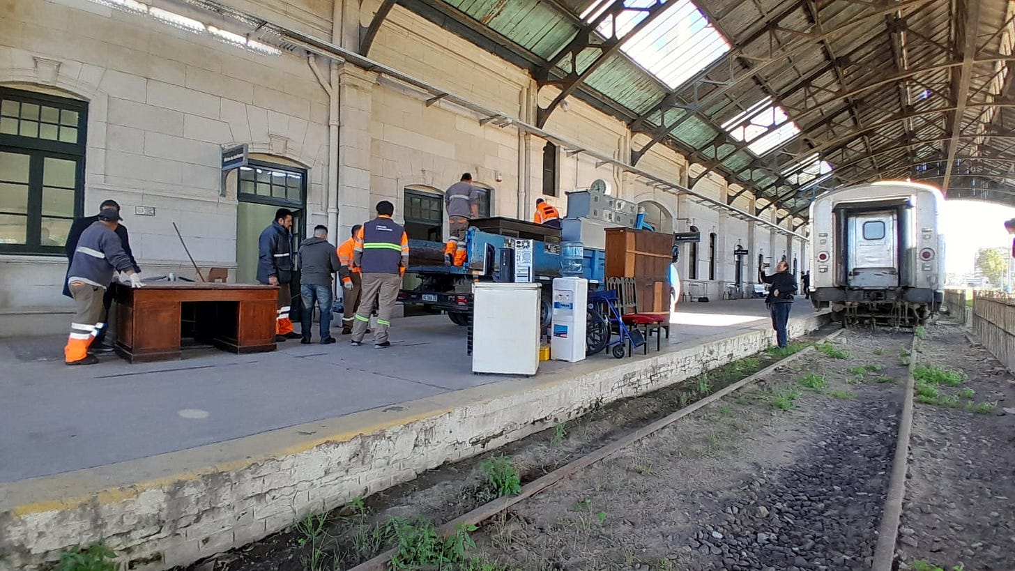 La empresa Trenes Argentinos mandó personal para desmantelar la Estación Sud La empresa Trenes Argentinos mandó personal para desmantelar la Estación Sud
