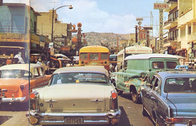 A group of cars and buses in a busy city street

AI-generated content may be incorrect.