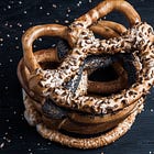 Doi covrigi au 800 de calorii