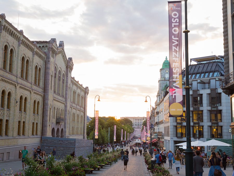 File:Jazz on a Summer's Day Karl Johans gate Oslo Jazzfestival (204859).jpg  - Wikimedia Commons