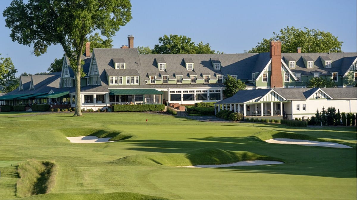 oakmont country club dress code Inside Oakmont Country Club: America's Most Difficult (And Unique) Golf  Course
