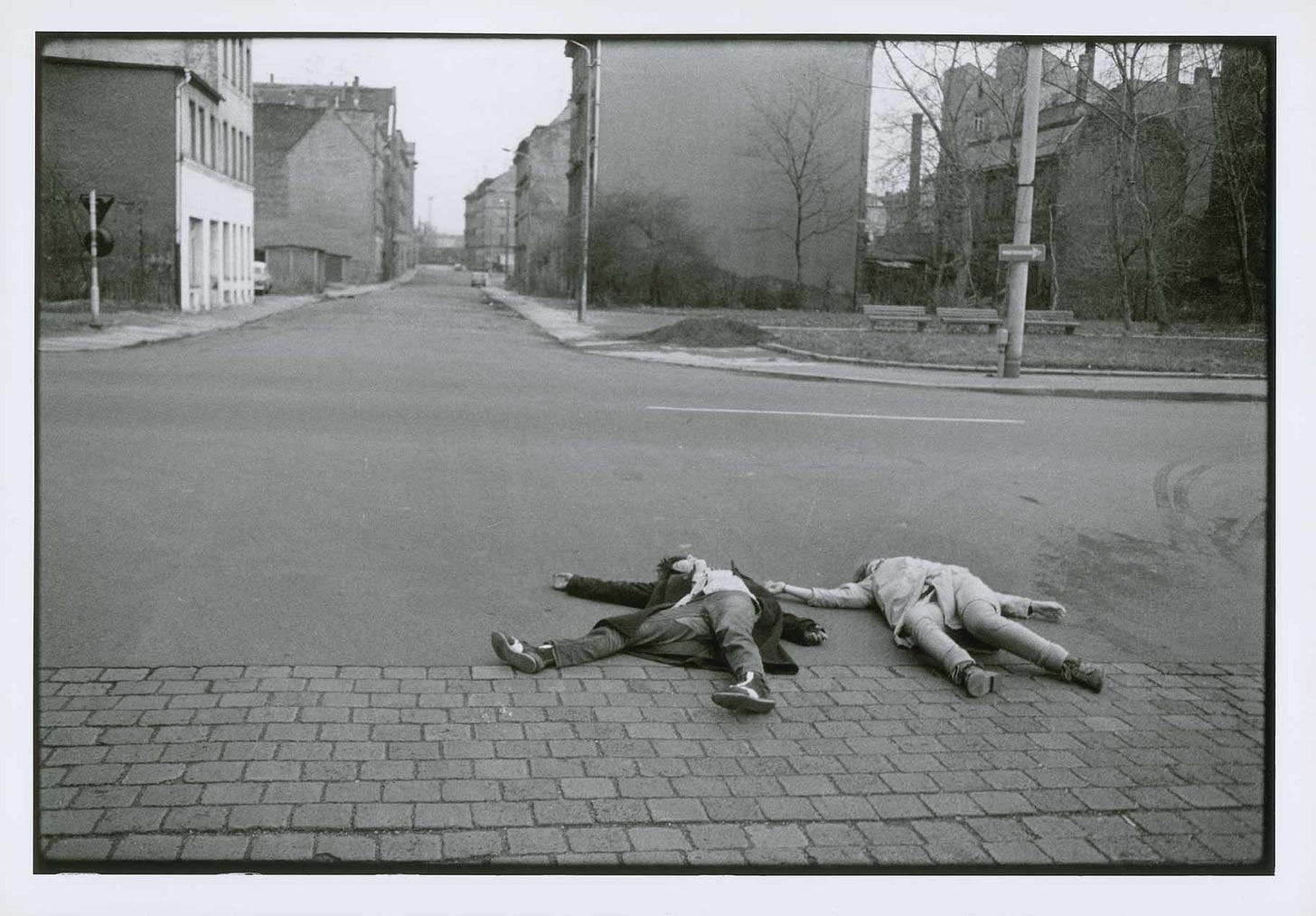 Christiane Eisler, Mita und eine Freundin, aus: Punks in Leipzig, 1983, Fine Art Print © Christiane Eisler Christiane Eisler, Mita und eine Freundin, aus: Punks in Leipzig, 1983, Fine Art Print © Christiane Eisler