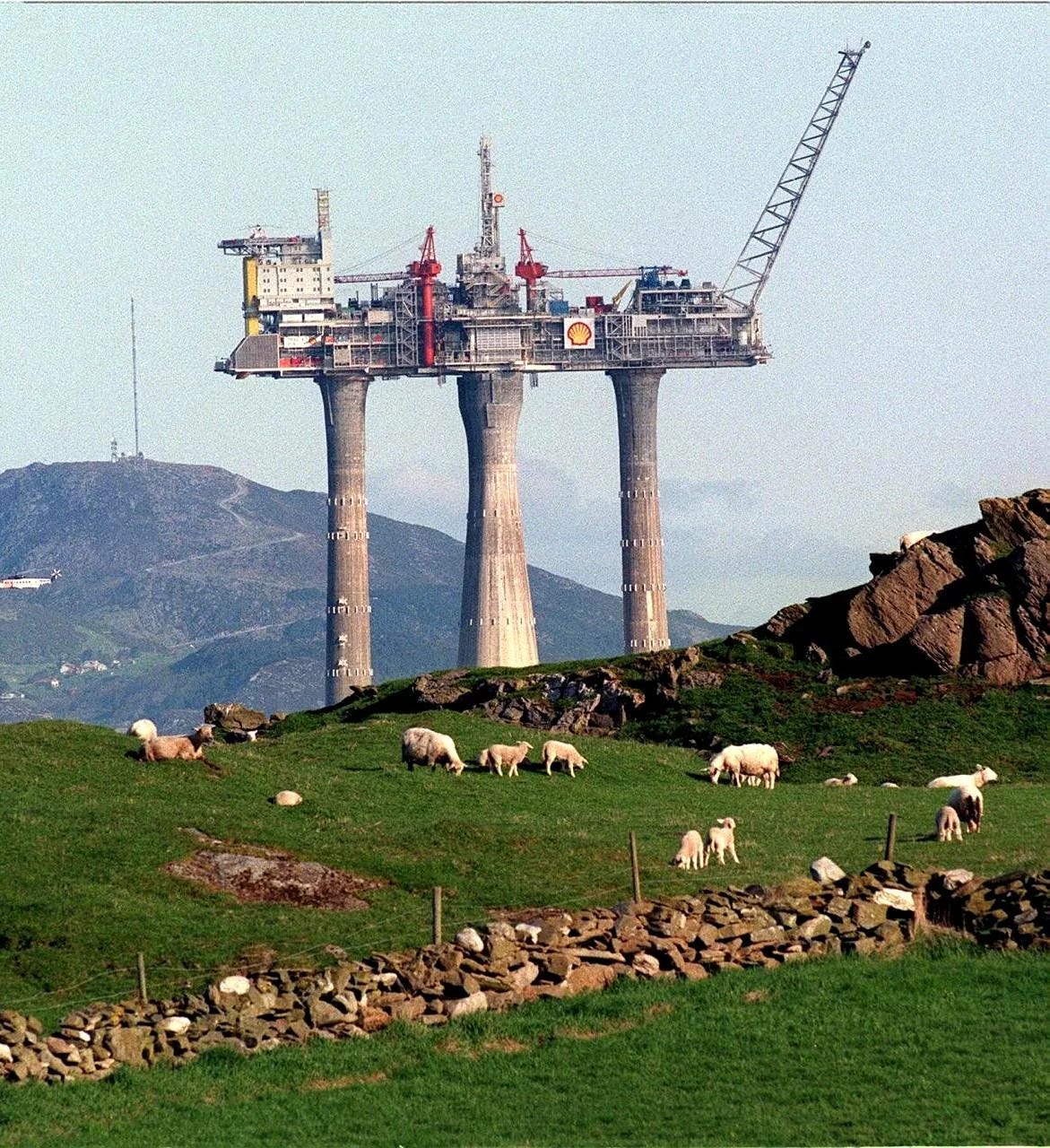 One chance, & one only, to capture the sight of an oil platform in this setting! One chance, & one only, to capture the sight of an oil platform in this setting!