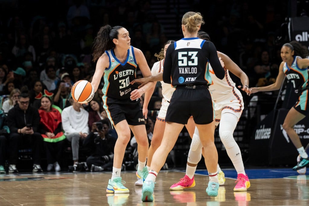 Breanna Stewart (#30) of the New York Liberty looks to pass against the Connecticut Sun.