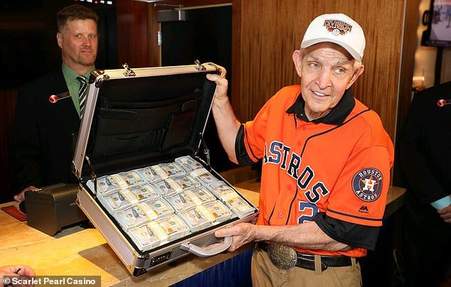 Mattress Mack uses a WHEELBARROW to load $10m of his record World Series  winnings into a jet | Daily Mail Online