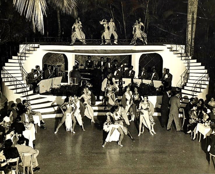 File:Orquesta y bailarines en Sans Souci, Havana, Cuba. Años de 1950's.jpg