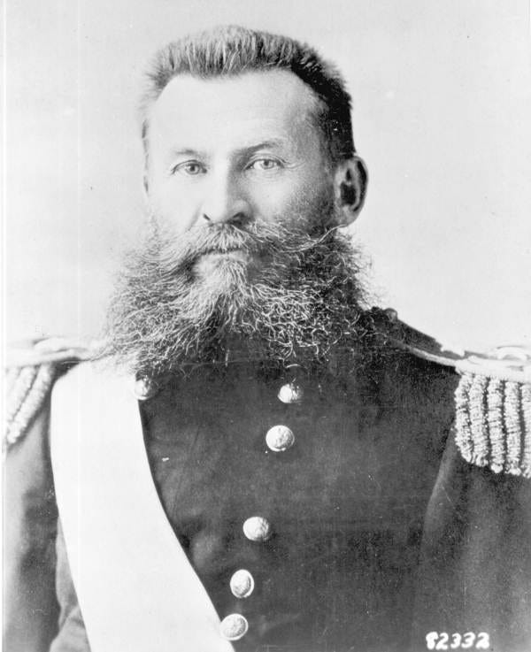 A person with a beard in a military uniform

AI-generated content may be incorrect.